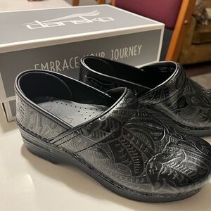 Dansko Professional Black Tooled Leather size 36 EU